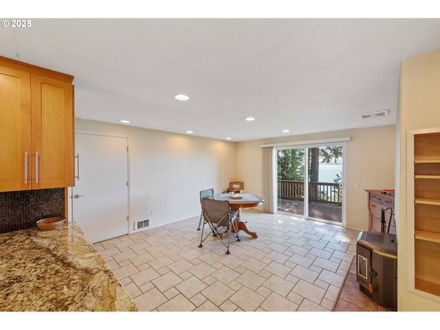 64662 E BAY Rd, North Bend, OR 97459