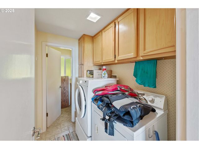 64662 E BAY Rd, North Bend, OR 97459