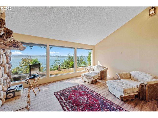 64662 E BAY Rd, North Bend, OR 97459