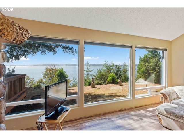 64662 E BAY Rd, North Bend, OR 97459