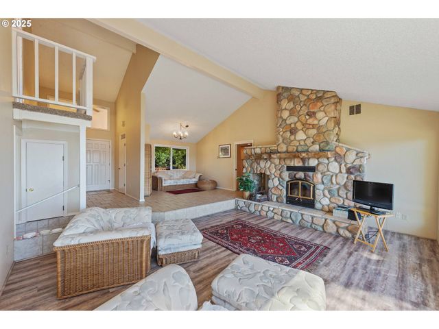 64662 E BAY Rd, North Bend, OR 97459