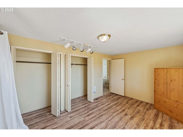 64662 E BAY Rd, North Bend, OR 97459