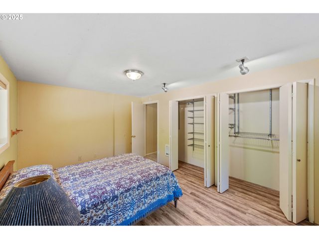 64662 E BAY Rd, North Bend, OR 97459