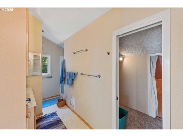 64662 E BAY Rd, North Bend, OR 97459