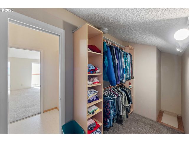 64662 E BAY Rd, North Bend, OR 97459