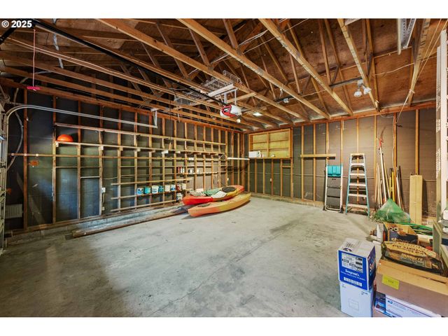 64662 E BAY Rd, North Bend, OR 97459