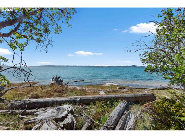 64662 E BAY Rd, North Bend, OR 97459