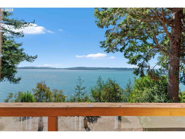 64662 E BAY Rd, North Bend, OR 97459