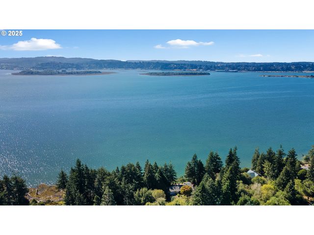 64662 E BAY Rd, North Bend, OR 97459