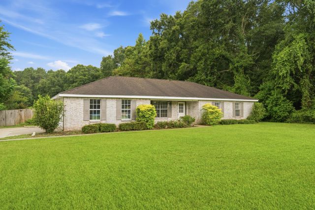32 Corinth Rd., Petal, MS 39465