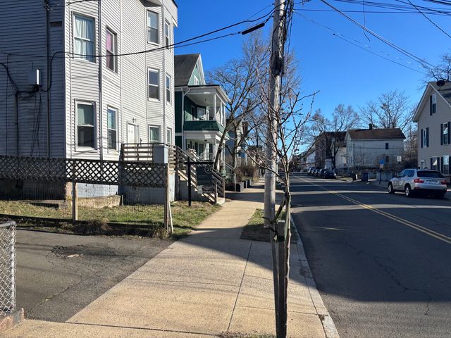 373 Blatchley Avenue, New Haven, CT 06513