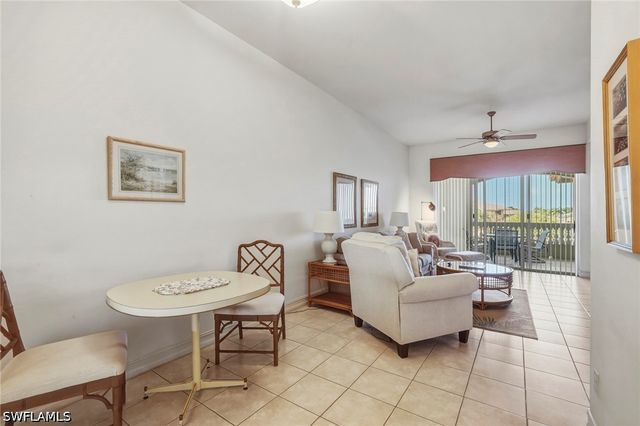 1875 Les Chateaux BLVD 303, Naples, FL 34109