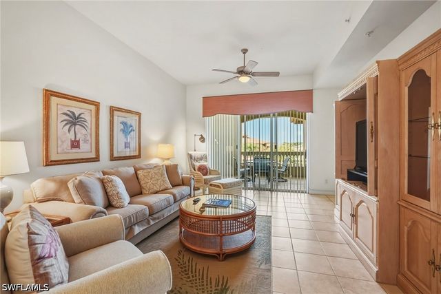 1875 Les Chateaux BLVD 303, Naples, FL 34109