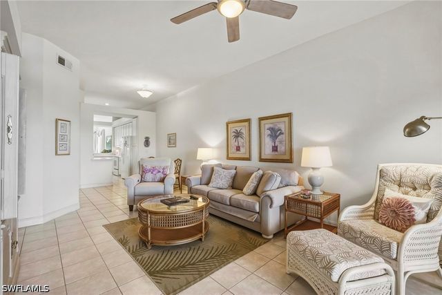 1875 Les Chateaux BLVD 303, Naples, FL 34109