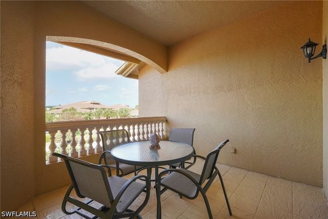 1875 Les Chateaux BLVD 303, Naples, FL 34109