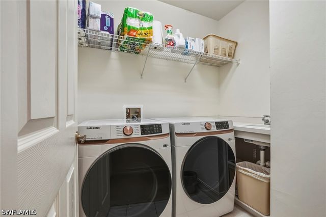 1875 Les Chateaux BLVD 303, Naples, FL 34109