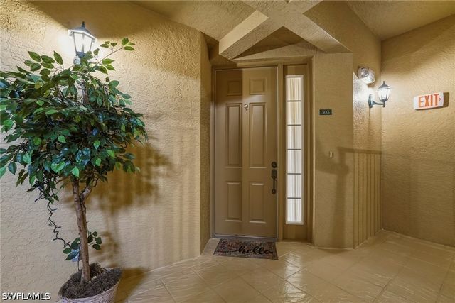 1875 Les Chateaux BLVD 303, Naples, FL 34109