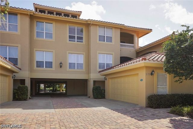 1875 Les Chateaux BLVD 303, Naples, FL 34109