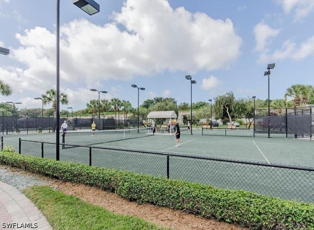 1875 Les Chateaux BLVD 303, Naples, FL 34109