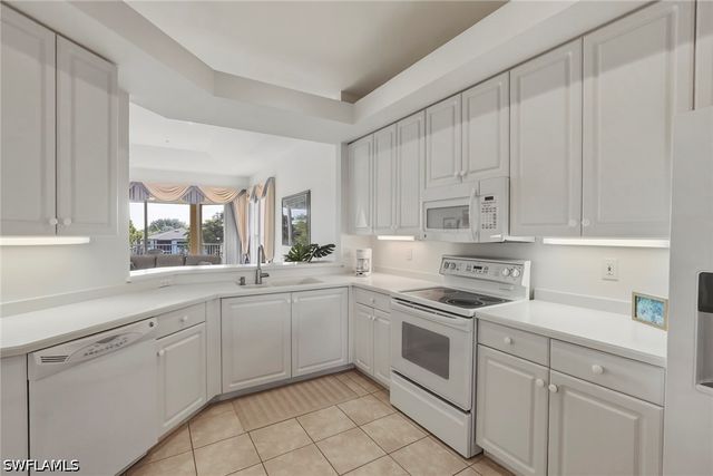 1875 Les Chateaux BLVD 303, Naples, FL 34109