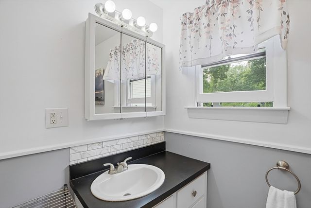 24 Henry St, Mansfield, MA 02048