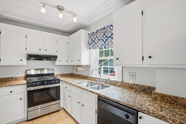 24 Henry St, Mansfield, MA 02048