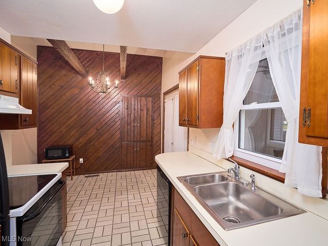 26511 Locust Drive, Olmsted Falls, OH 44138