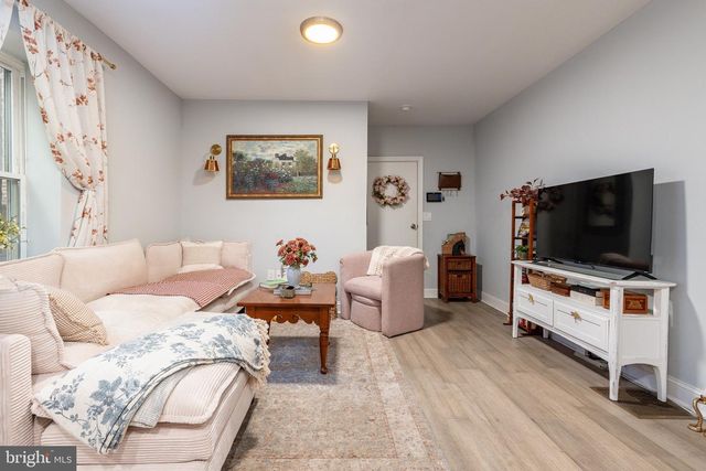2037 MOUNT VERNON STREET, Philadelphia, PA 19130