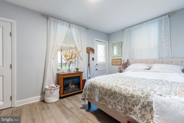 2037 MOUNT VERNON STREET, Philadelphia, PA 19130