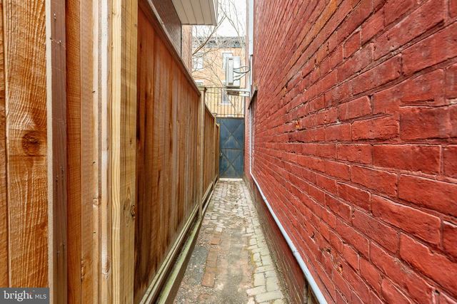 2037 MOUNT VERNON STREET, Philadelphia, PA 19130