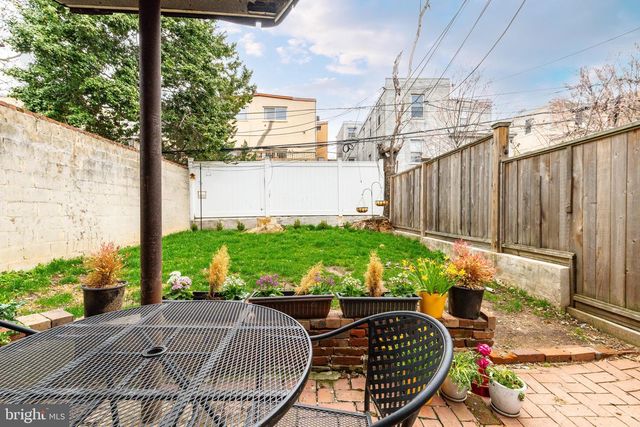 2037 MOUNT VERNON STREET, Philadelphia, PA 19130