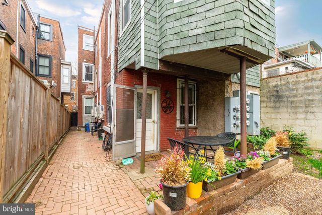 2037 MOUNT VERNON STREET, Philadelphia, PA 19130