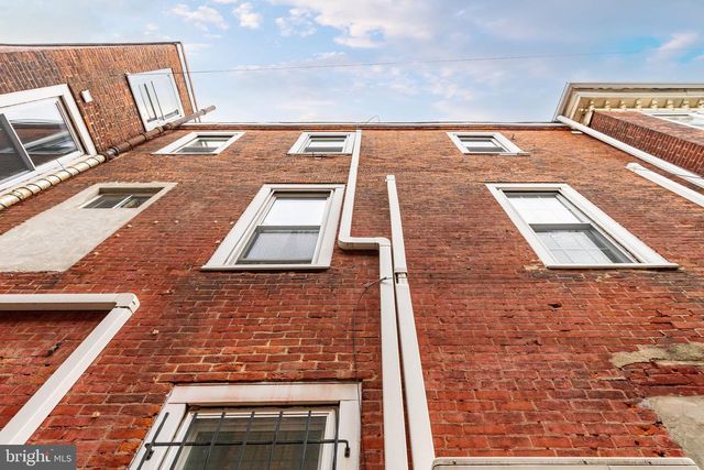 2037 MOUNT VERNON STREET, Philadelphia, PA 19130