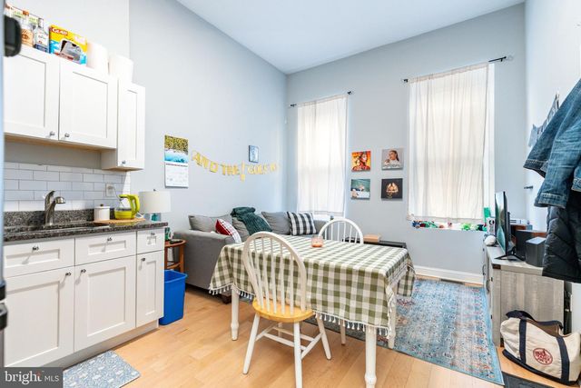 2037 MOUNT VERNON STREET, Philadelphia, PA 19130