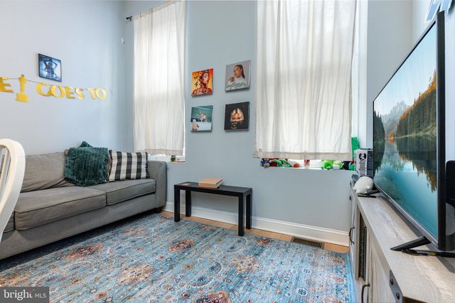 2037 MOUNT VERNON STREET, Philadelphia, PA 19130