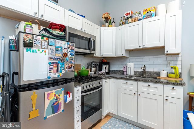 2037 MOUNT VERNON STREET, Philadelphia, PA 19130