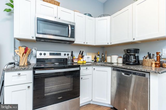 2037 MOUNT VERNON STREET, Philadelphia, PA 19130