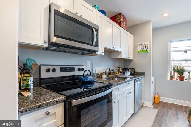 2037 MOUNT VERNON STREET, Philadelphia, PA 19130