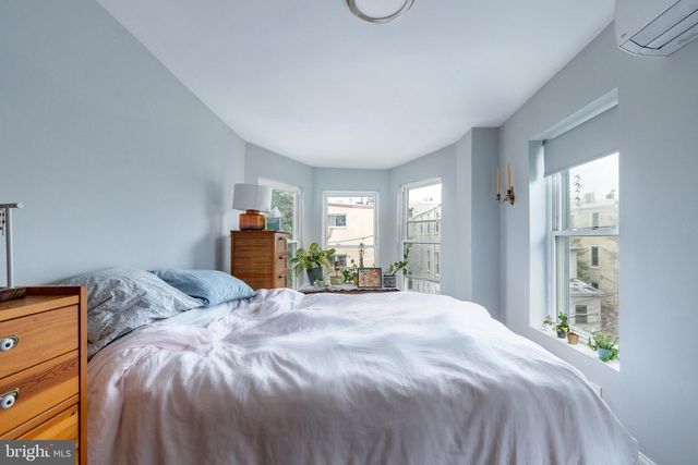 2037 MOUNT VERNON STREET, Philadelphia, PA 19130