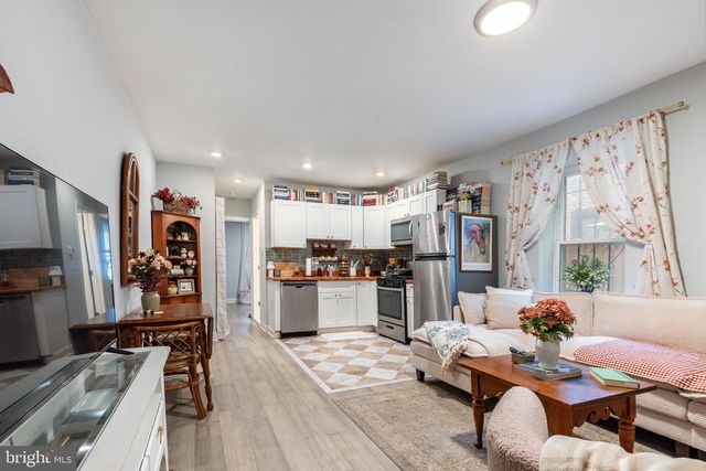 2037 MOUNT VERNON STREET, Philadelphia, PA 19130