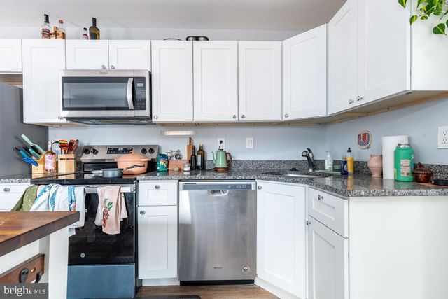 2037 MOUNT VERNON STREET, Philadelphia, PA 19130