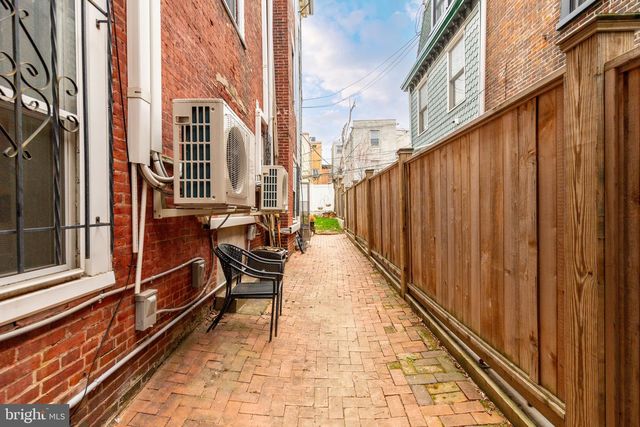 2037 MOUNT VERNON STREET, Philadelphia, PA 19130