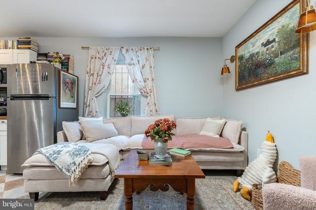 2037 MOUNT VERNON STREET, Philadelphia, PA 19130