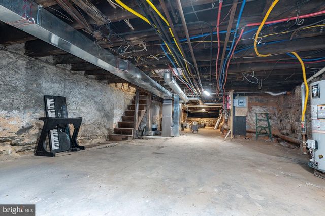 2037 MOUNT VERNON STREET, Philadelphia, PA 19130