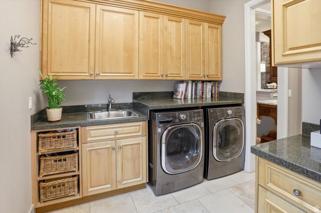 963 E OLD ENGLISH RD, Draper, UT 84020