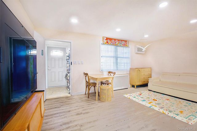 64-55 Springfield Boulevard 6455, Oakland Gardens, NY 11364