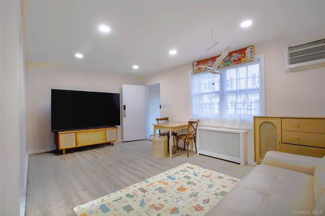 64-55 Springfield Boulevard 6455, Oakland Gardens, NY 11364