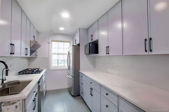 64-55 Springfield Boulevard 6455, Oakland Gardens, NY 11364