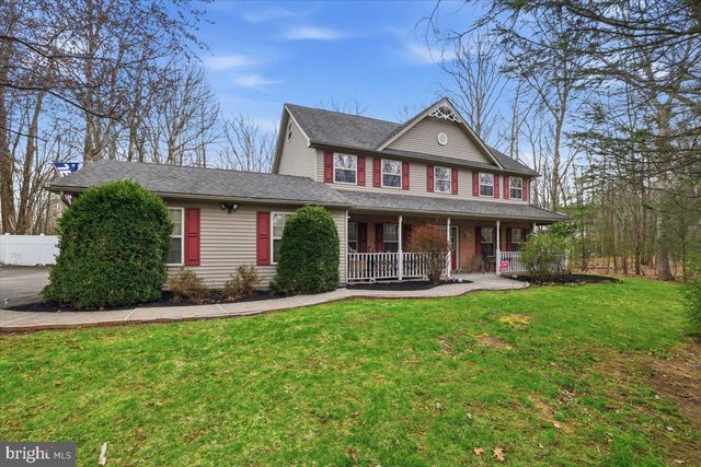 9 HICKORY DR, East Stroudsburg, PA 18301