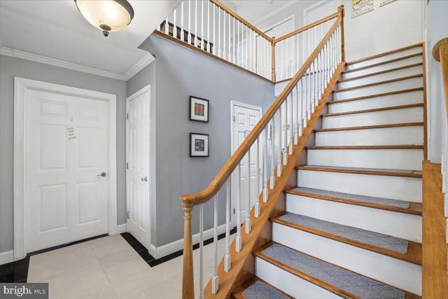 9 HICKORY DR, East Stroudsburg, PA 18301